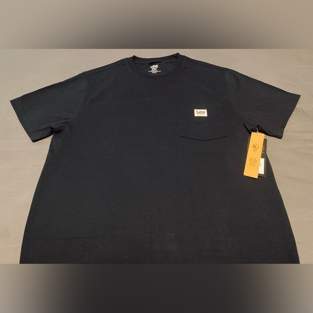 Lee Classic Fit Short Sleeve Pocket T-Shirt Size Medium Men’s New With Tags